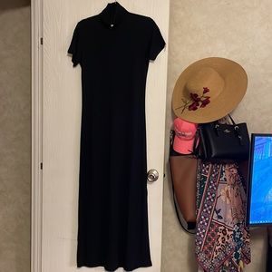 Maxi dress with turtle neck, short sleeves, slit on left side